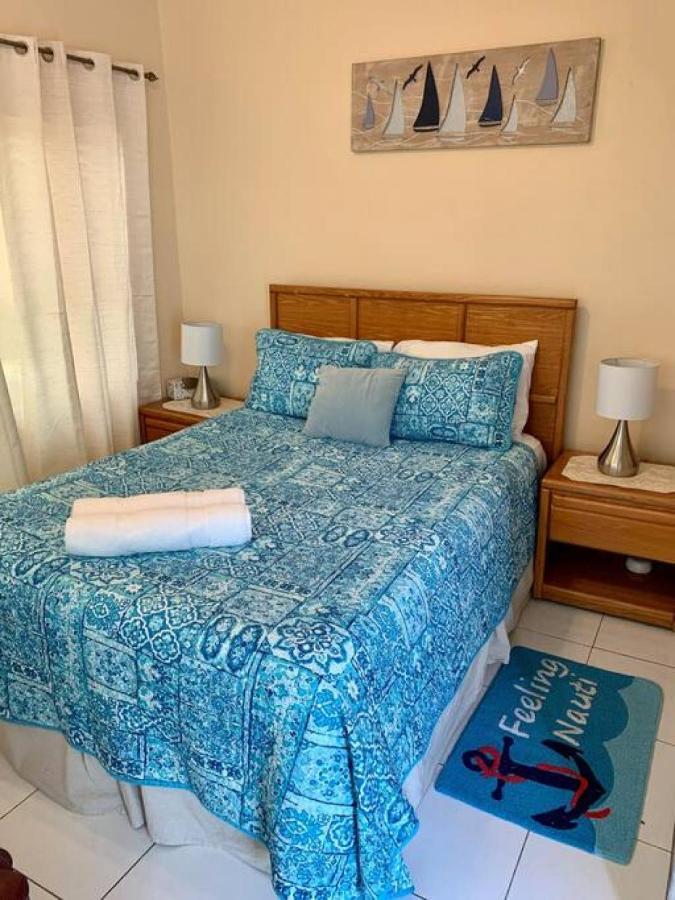 4, Blue Pavilion - Steps To - Car, Value, Service Apartment West Bay